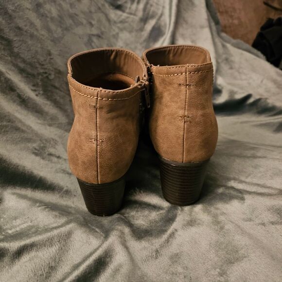 Cute Indigo Tan Ankle Booties Faux Suede Size 8.5 M - Picture 2 of 7